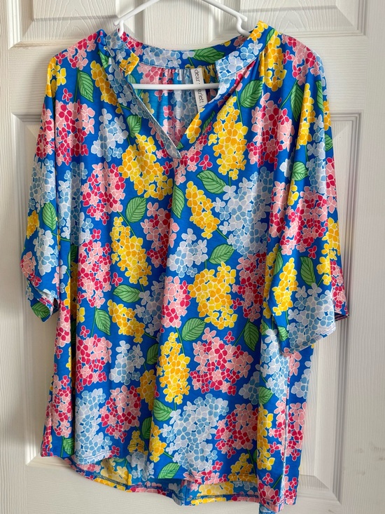 Dear Scarlett Tops - Dear Scarlett Bright Blue Floral Split-Neck Top